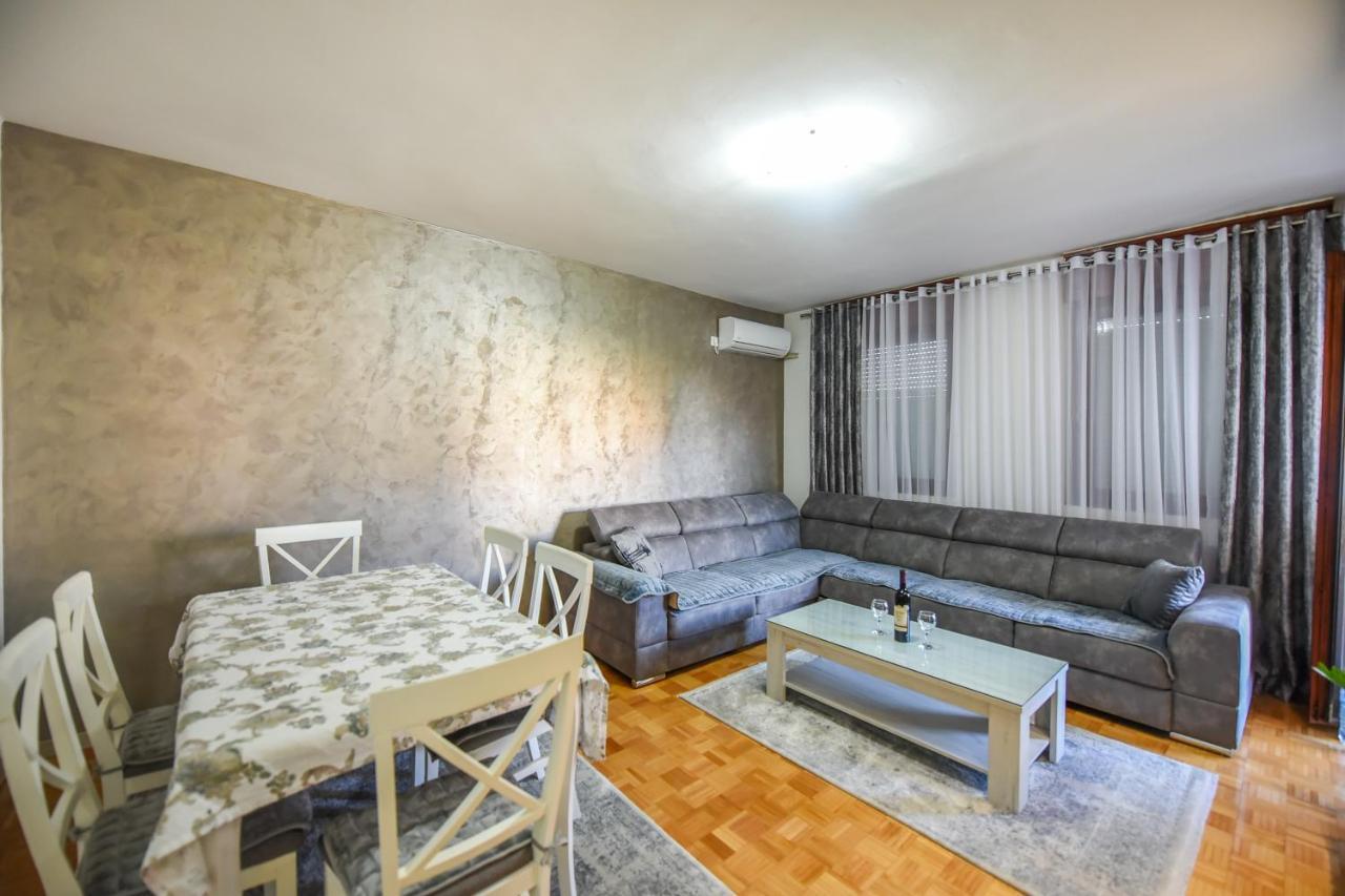 Apartman Vukcevic พอดโกริกา ภายนอก รูปภาพ